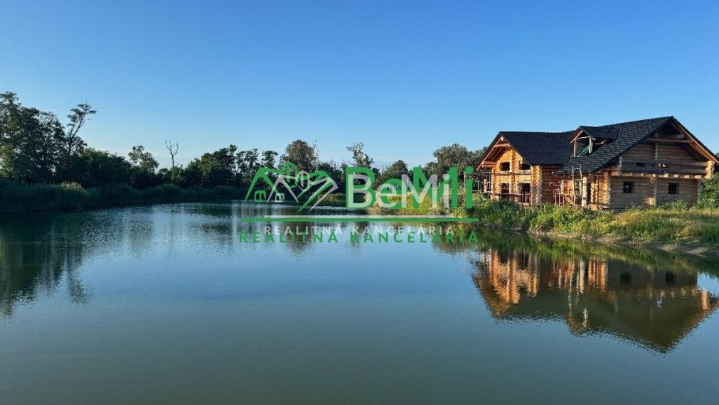 Stavebný  pozemok - 626 m2/700 m2, jazero, Veľké Úľany ID 010-14-EVBA