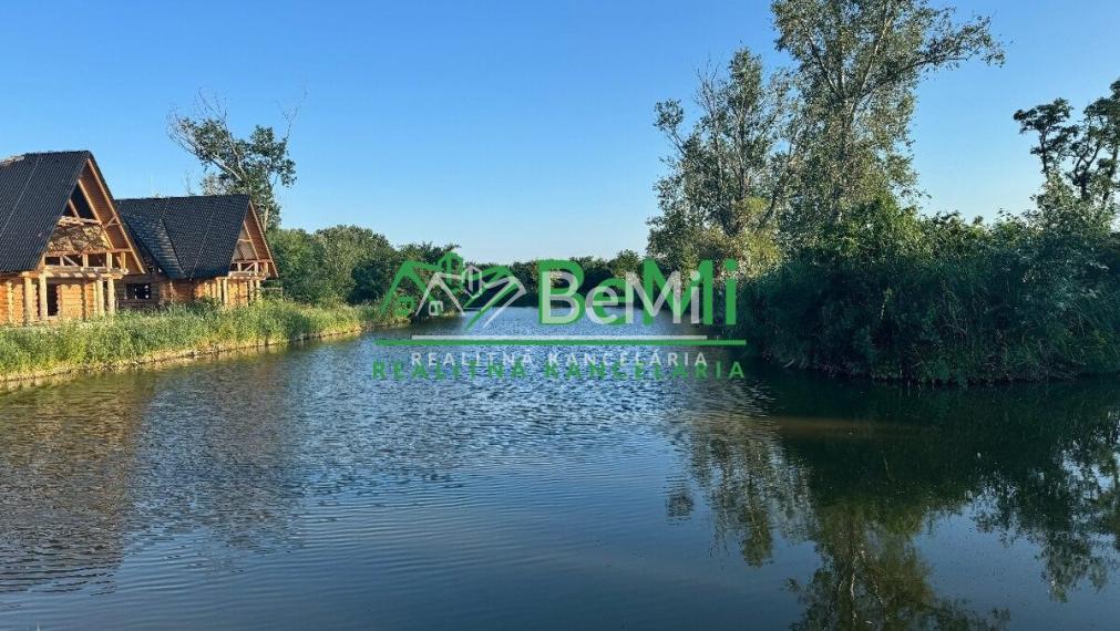 Stavebný  pozemok - 626 m2/700 m2, jazero, Veľké Úľany ID 010-14-EVBA