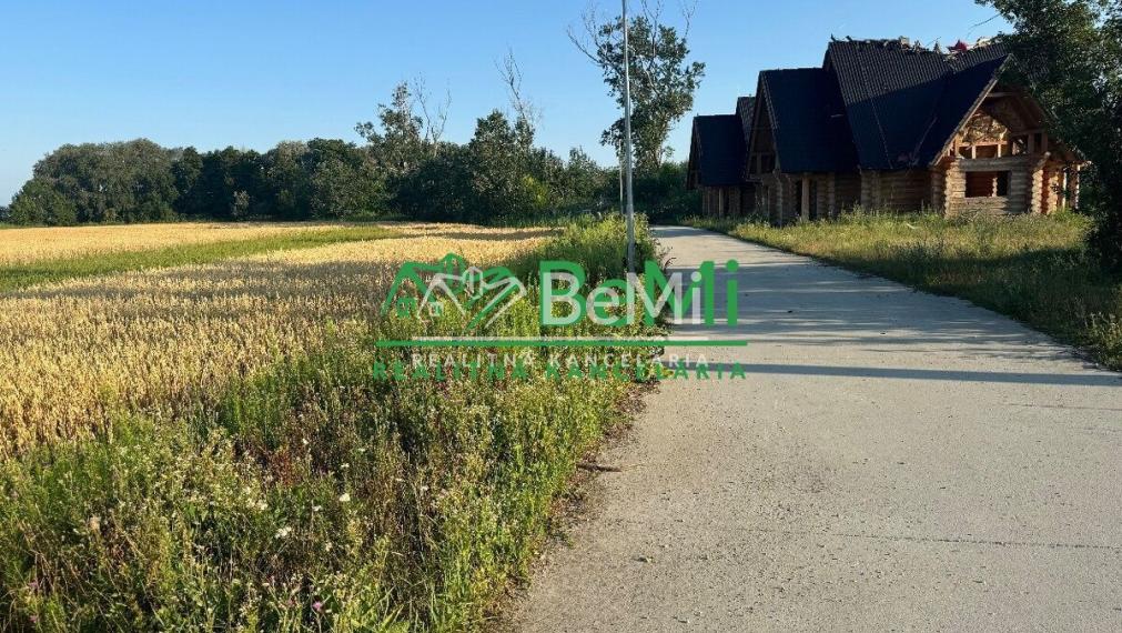 Stavebný  pozemok - 626 m2/700 m2, jazero, Veľké Úľany ID 010-14-EVBA