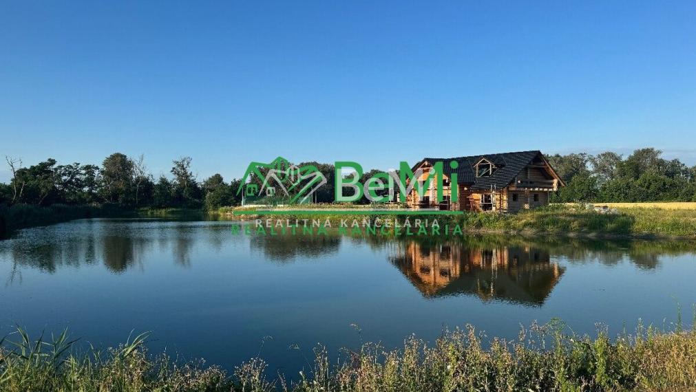 Stavebný  pozemok - 626 m2/700 m2, jazero, Veľké Úľany ID 010-14-EVBA