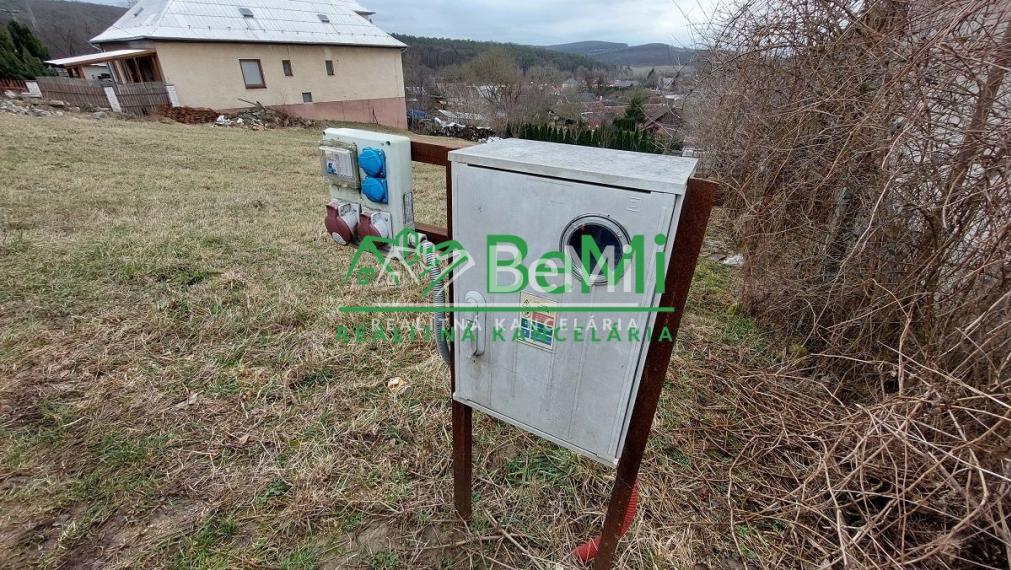 Exkluzívne na predaj stavebný pozemok v obci Brezolupy
