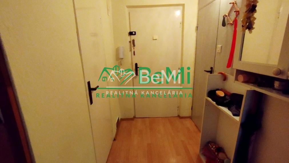 Priestranný 2-izbový byt na PREDAJ-Lučenec