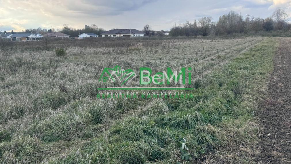 Stavebný developerský pozemok 10000 m2 - Ivanka pri Nitre