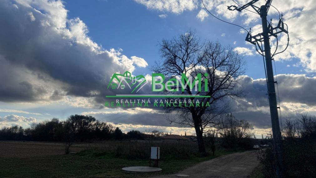 Stavebný developerský pozemok 10000 m2 - Ivanka pri Nitre