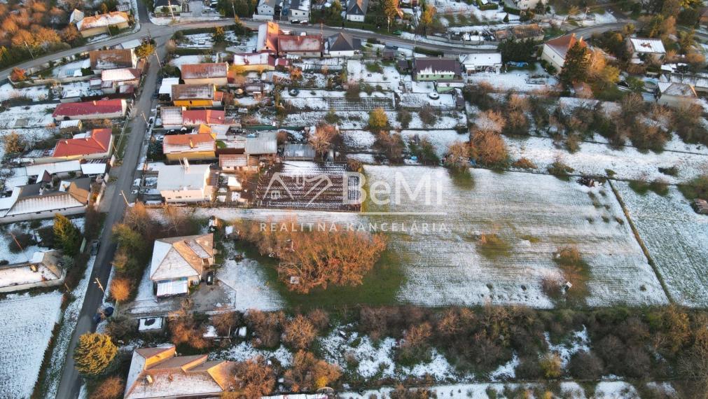 PREDAJ - STAVEBNÝ POZEMOK -  MOJMÍROVCE  ID 025-14-FIJA