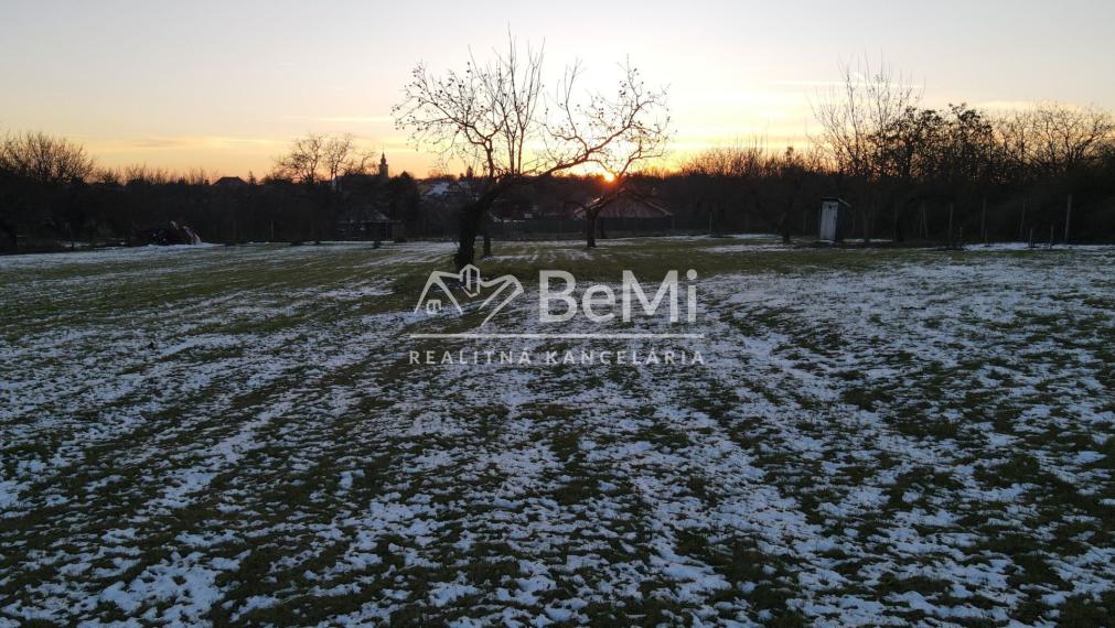 PREDAJ - STAVEBNÝ POZEMOK -  MOJMÍROVCE  ID 025-14-FIJA