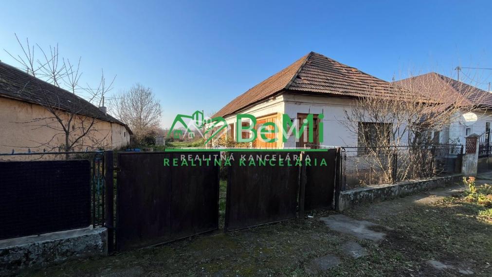 Predaj rodinný dom, pozemok  ZNÍŽENÁ CENA, LEVICE, Sikenica  (067-12-MIJK)