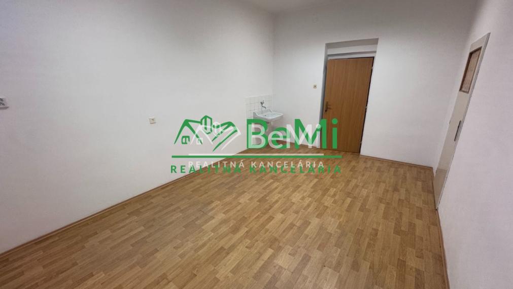 NA PRENÁJOM – kancelárske priestory od 18 do 37 m2, Nitra – Chrenová