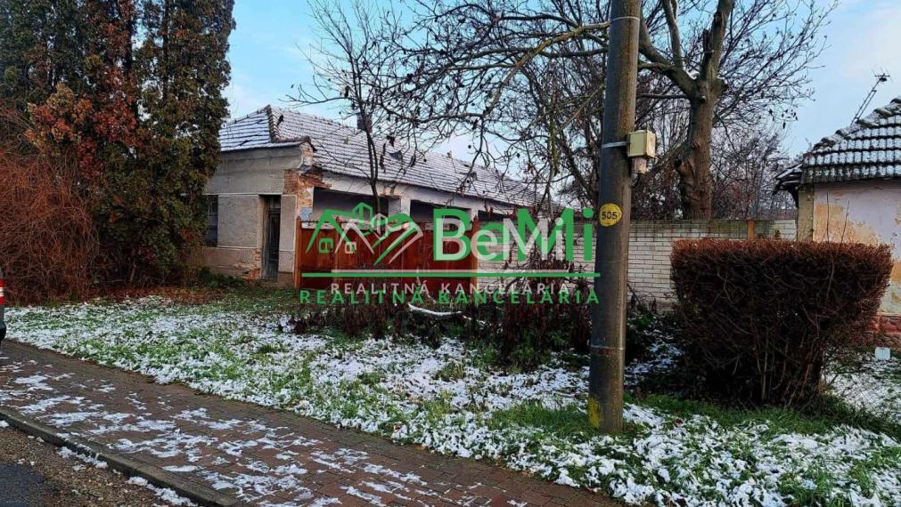 Veľký stavebný pozemok 1985 M2  - Močenok (001-14-JANSa)