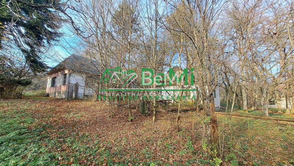 Stavebne pozemky s dvoma domami na zbúranie