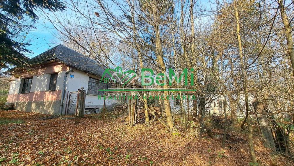 Stavebne pozemky s dvoma domami na zbúranie