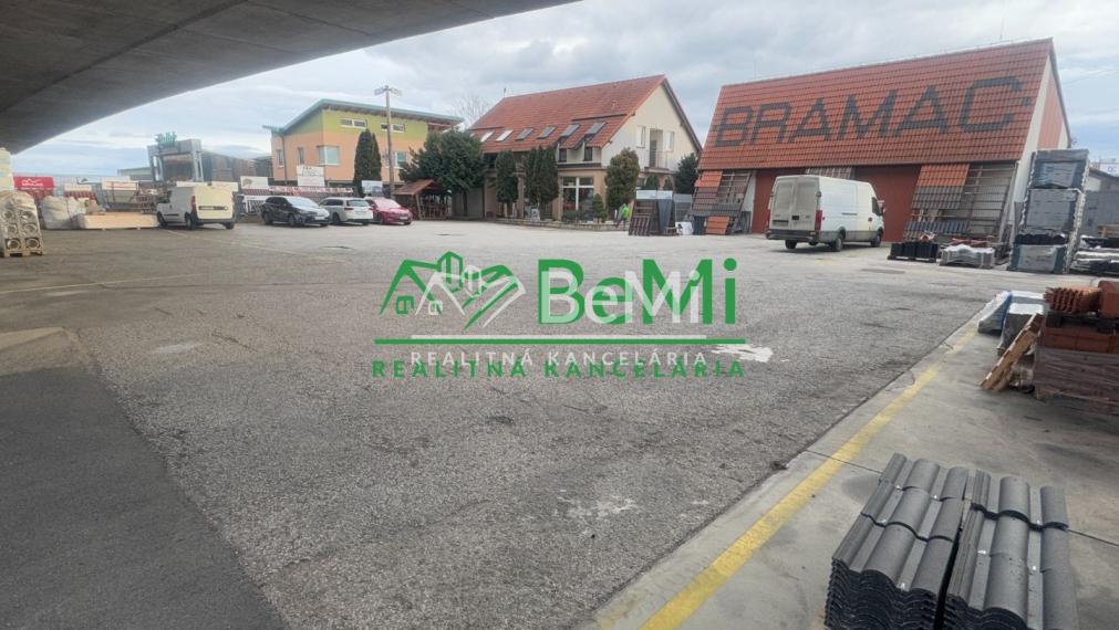 Moderný obchodno-administratívny komplex so skladom Nitra, Priemyselná ul.