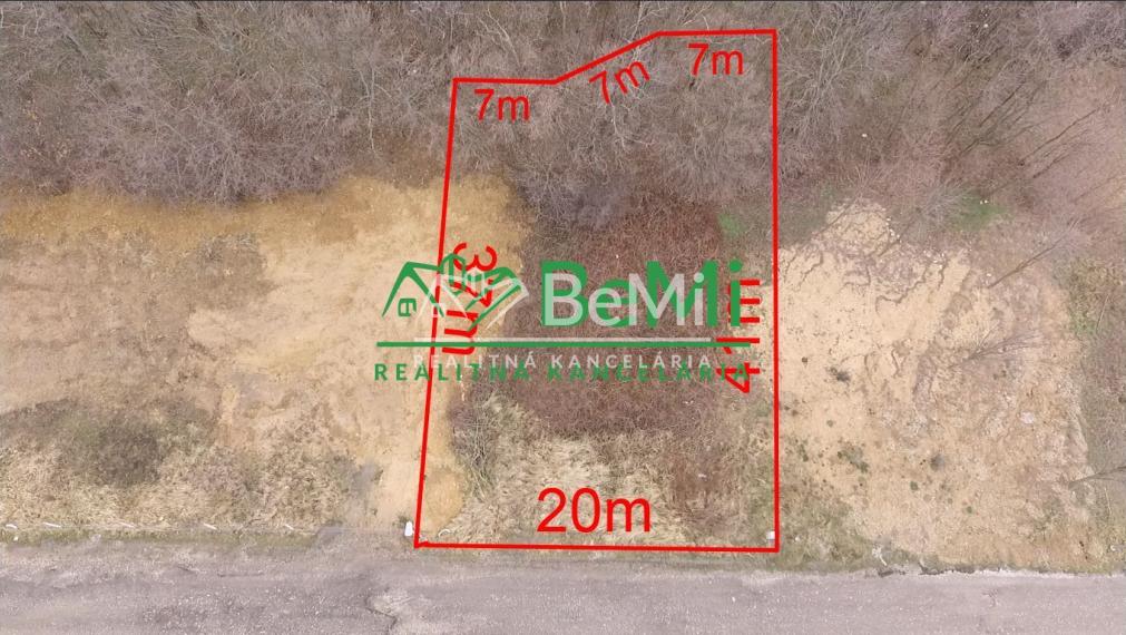 Pozemok Štitáre  (800 m2) ,v slepej uličke pod lesom ID 539-14-MIG