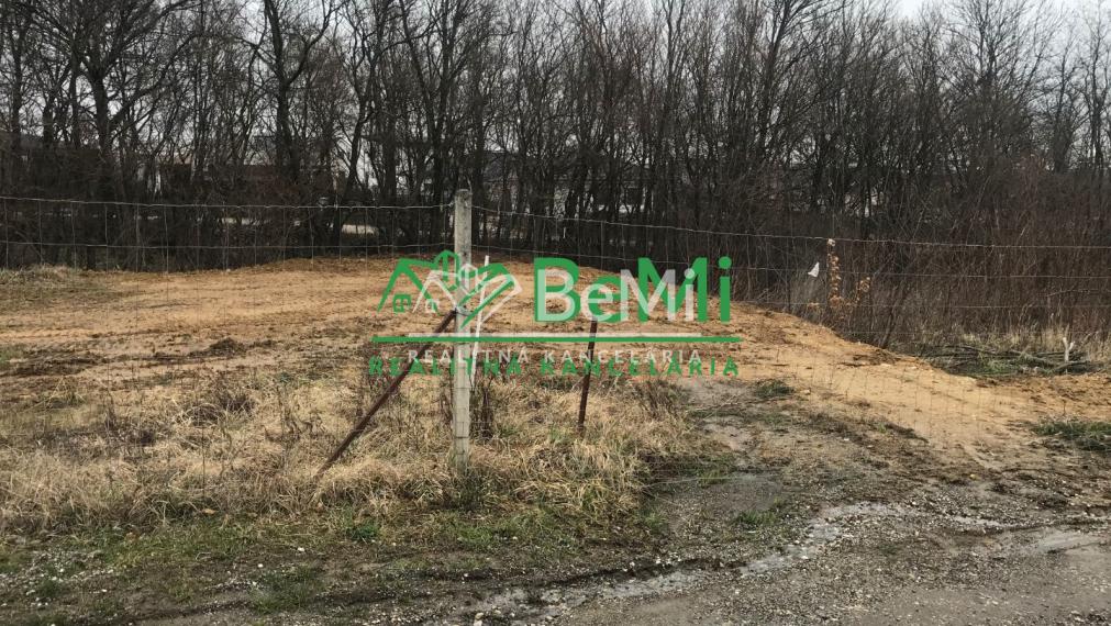 Pozemok Štitáre  (800 m2) ,v slepej uličke pod lesom ID 539-14-MIG