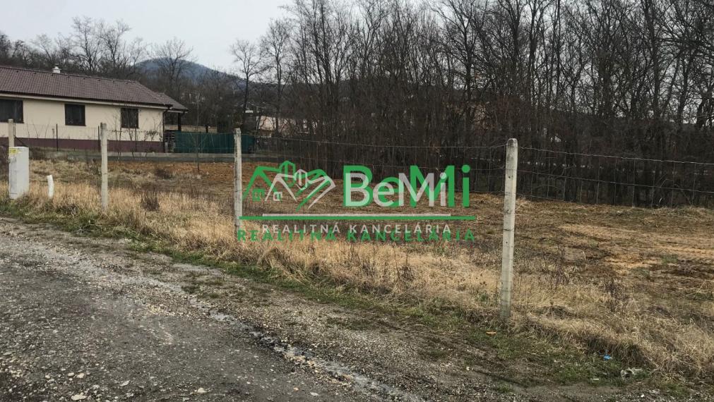 Pozemok Štitáre  (800 m2) ,v slepej uličke pod lesom ID 539-14-MIG