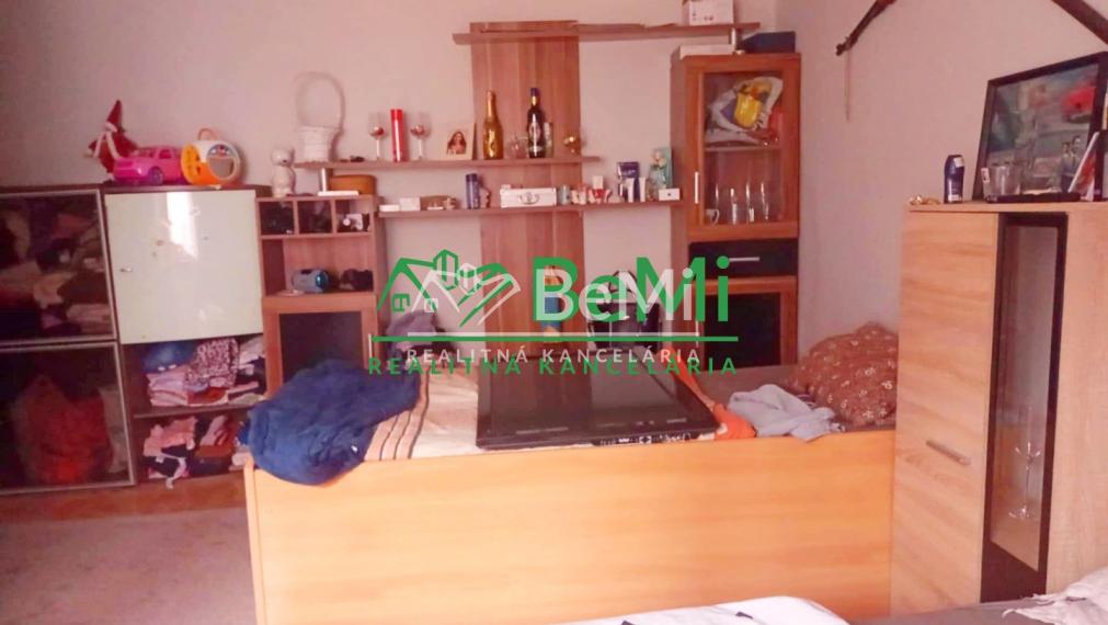 Predaj štvorizbového rodinného domu - Tekovské Lužany (043-12-HEKA)