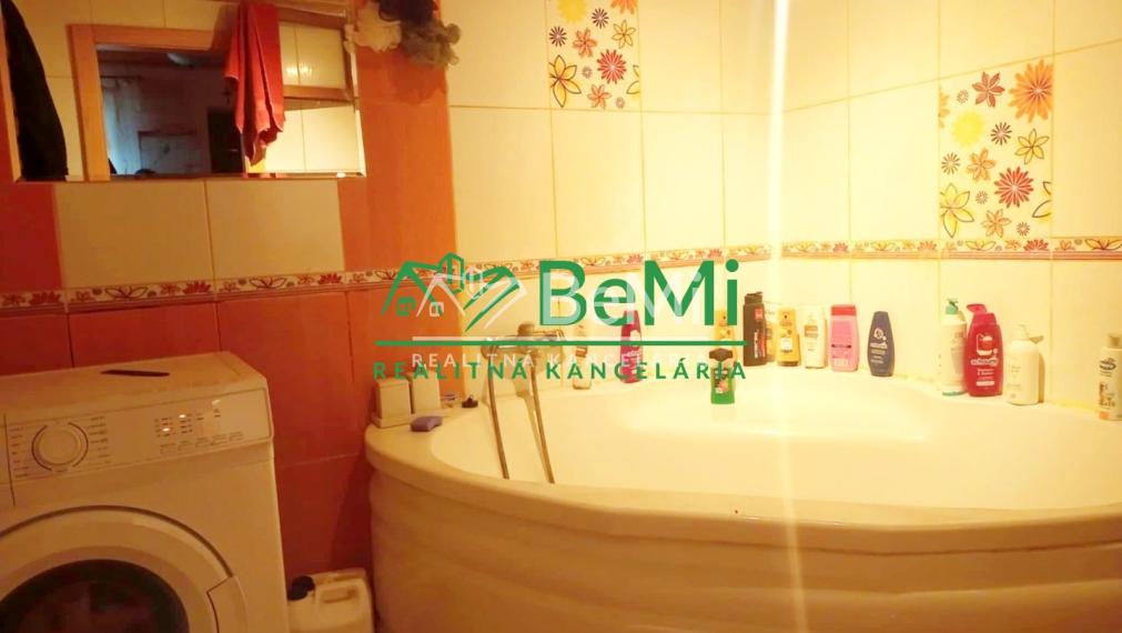 Predaj štvorizbového rodinného domu - Tekovské Lužany (043-12-HEKA)