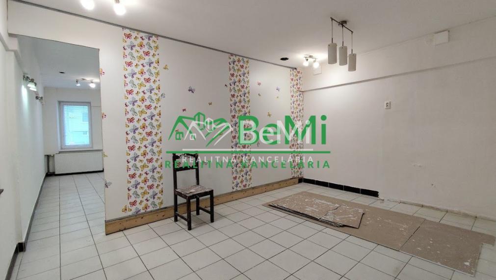 Obchodné priestory na prenájom - Levice (011-25-MIVYa)