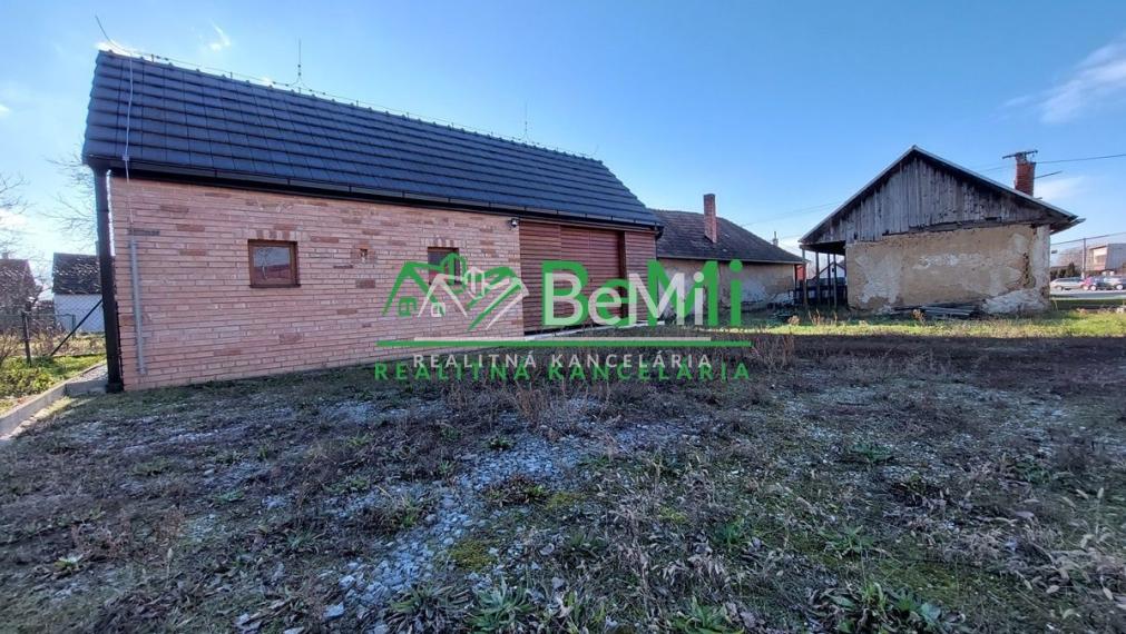 Exkluzívne na predaj vidiecky dom s veľkým pozemkom Jacovce