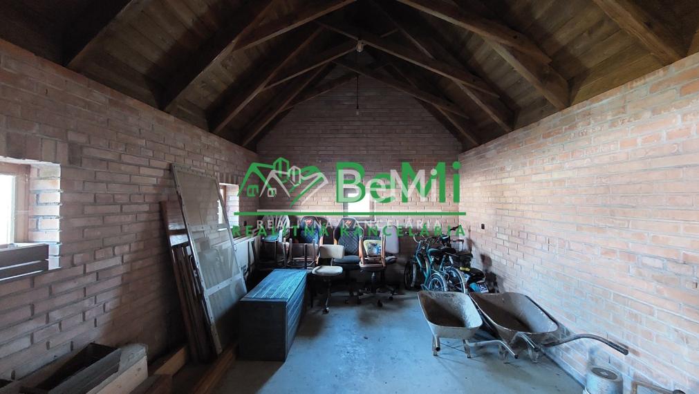 Exkluzívne na predaj vidiecky dom s veľkým pozemkom Jacovce