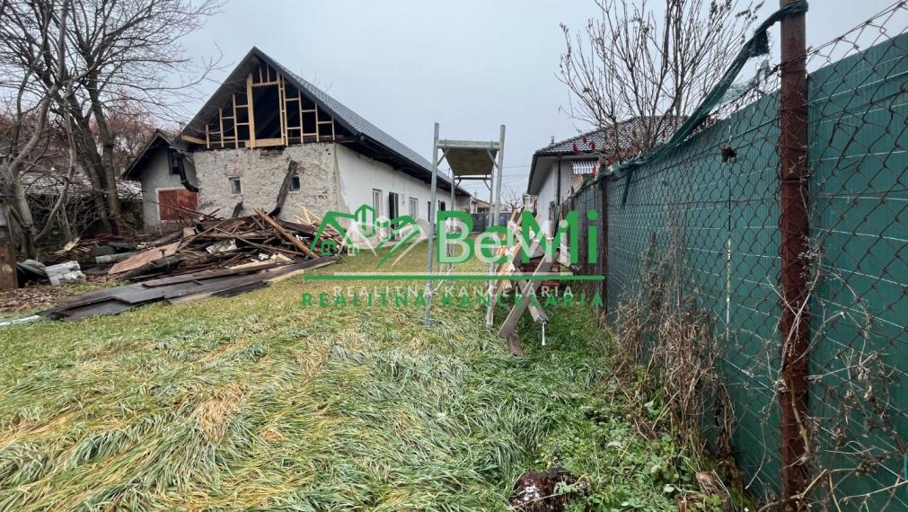 Predaj rodinný dom s pozemkom LEVICE  (074-12-MIJK)