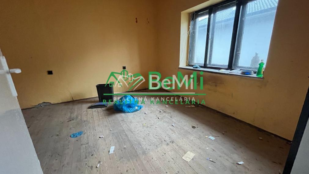 Predaj rodinný dom s pozemkom LEVICE  (074-12-MIJK)