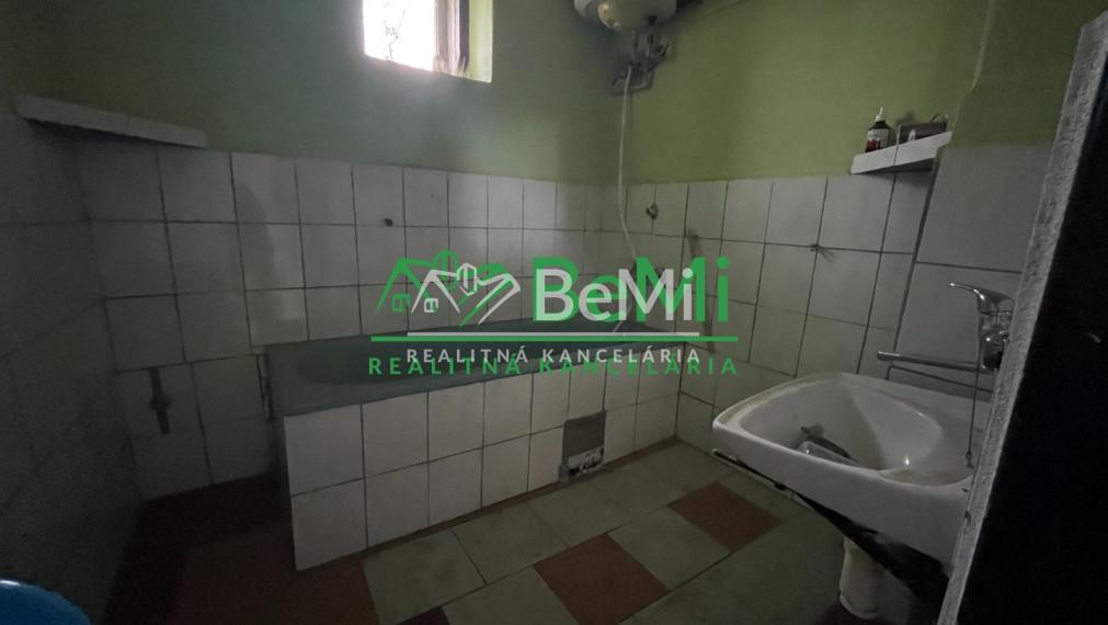 Predaj rodinný dom s pozemkom LEVICE  (074-12-MIJK)