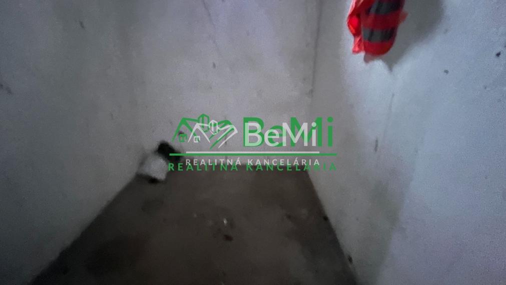 Predaj rodinný dom s pozemkom LEVICE  (074-12-MIJK)