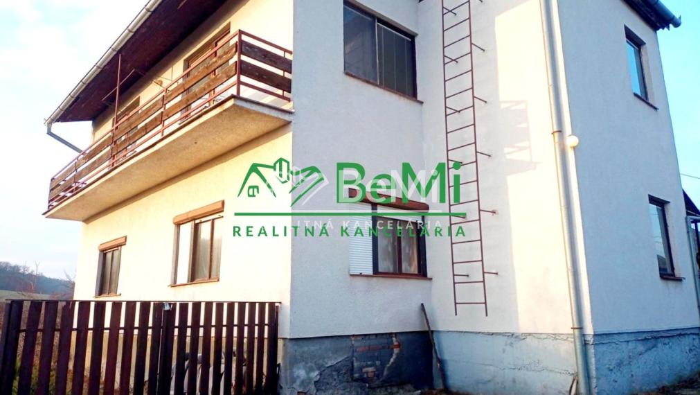 Predaj viacgeneračného rodinného domu - Dolné Semerovce  (044-12-HEKA)