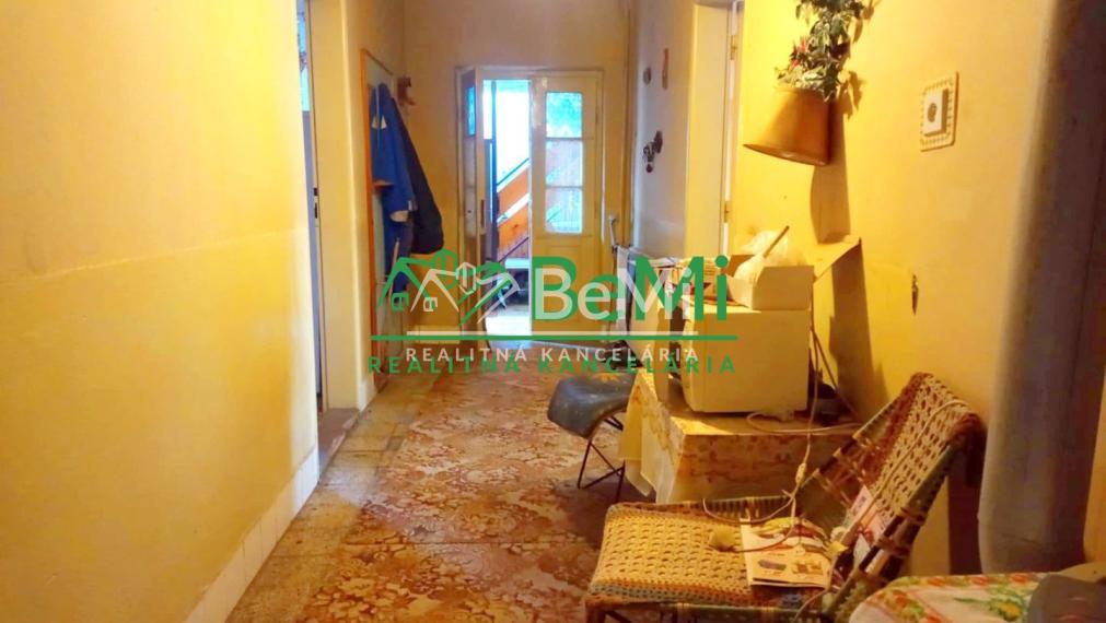 Predaj viacgeneračného rodinného domu - Dolné Semerovce  (044-12-HEKA)