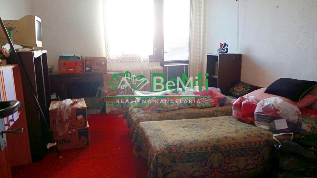 Predaj viacgeneračného rodinného domu - Dolné Semerovce  (044-12-HEKA)