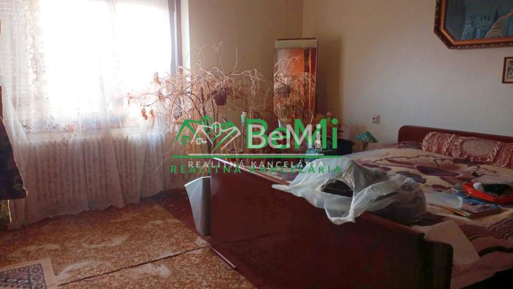 Predaj viacgeneračného rodinného domu - Dolné Semerovce  (044-12-HEKA)