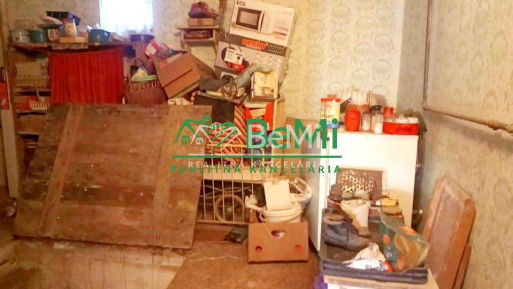 Predaj viacgeneračného rodinného domu - Dolné Semerovce  (044-12-HEKA)