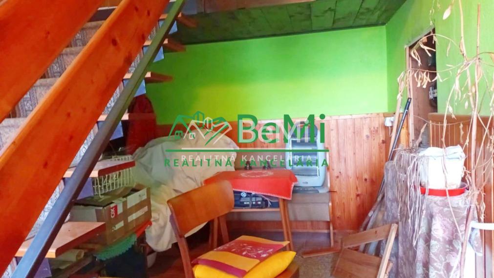 Predaj viacgeneračného rodinného domu - Dolné Semerovce  (044-12-HEKA)