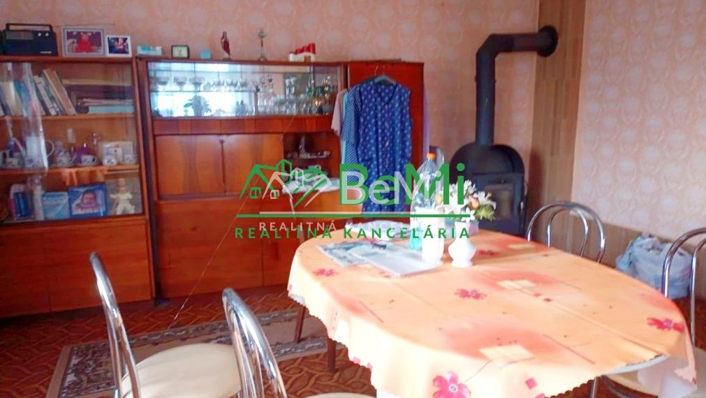 Predaj viacgeneračného rodinného domu - Dolné Semerovce  (044-12-HEKA)