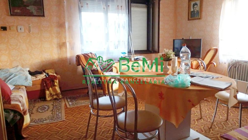 Predaj viacgeneračného rodinného domu - Dolné Semerovce  (044-12-HEKA)
