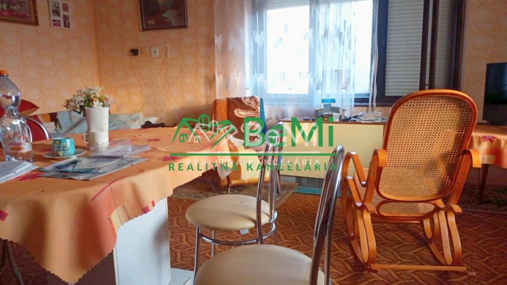 Predaj viacgeneračného rodinného domu - Dolné Semerovce  (044-12-HEKA)