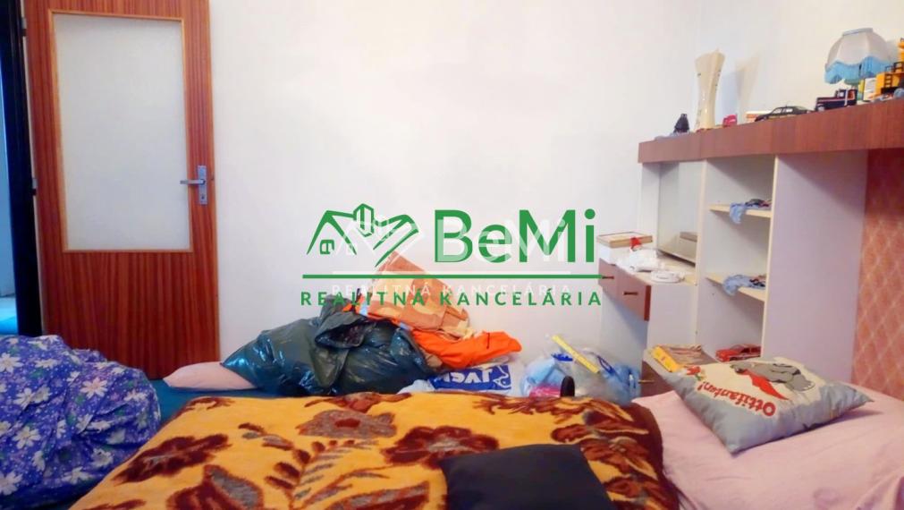 Predaj viacgeneračného rodinného domu - Dolné Semerovce  (044-12-HEKA)