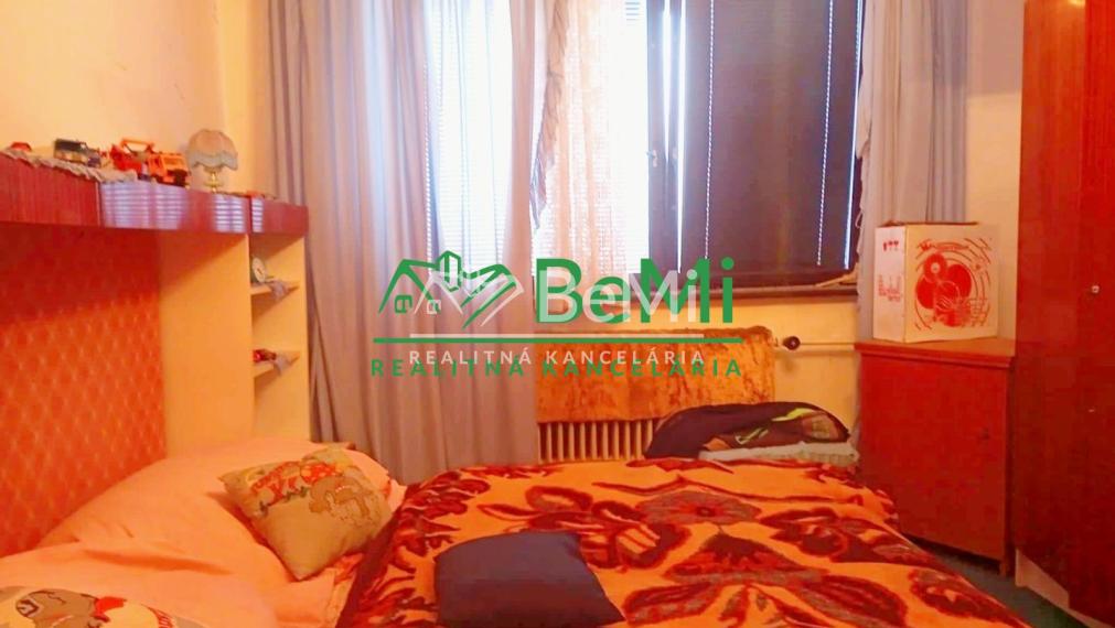 Predaj viacgeneračného rodinného domu - Dolné Semerovce  (044-12-HEKA)