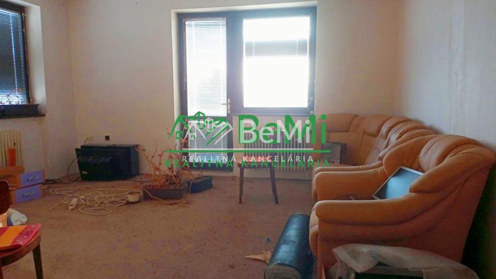 Predaj viacgeneračného rodinného domu - Dolné Semerovce  (044-12-HEKA)