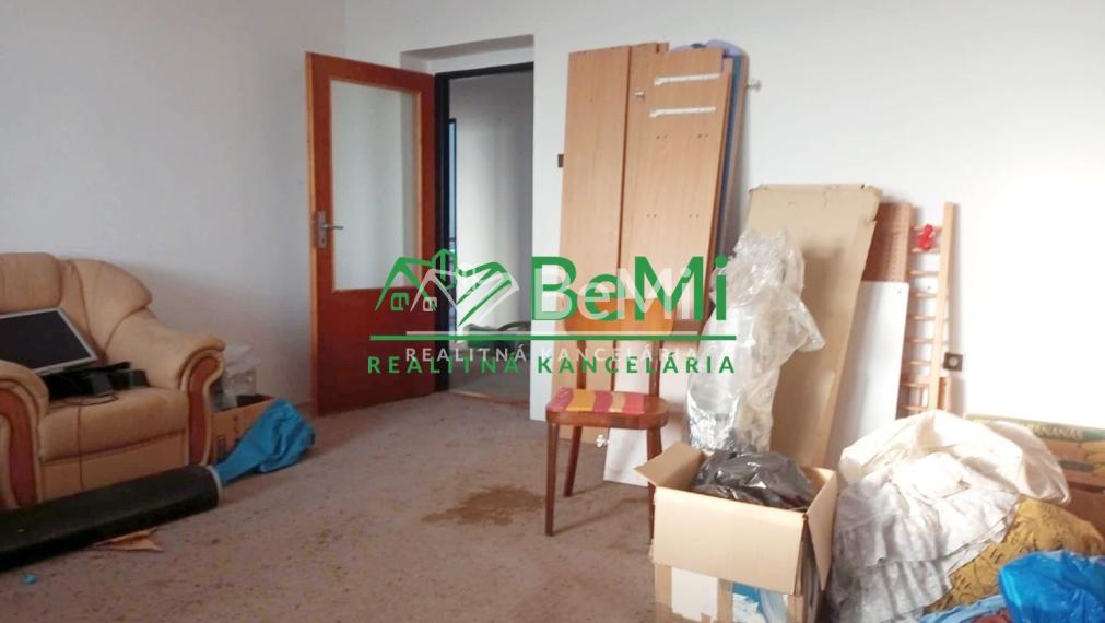 Predaj viacgeneračného rodinného domu - Dolné Semerovce  (044-12-HEKA)