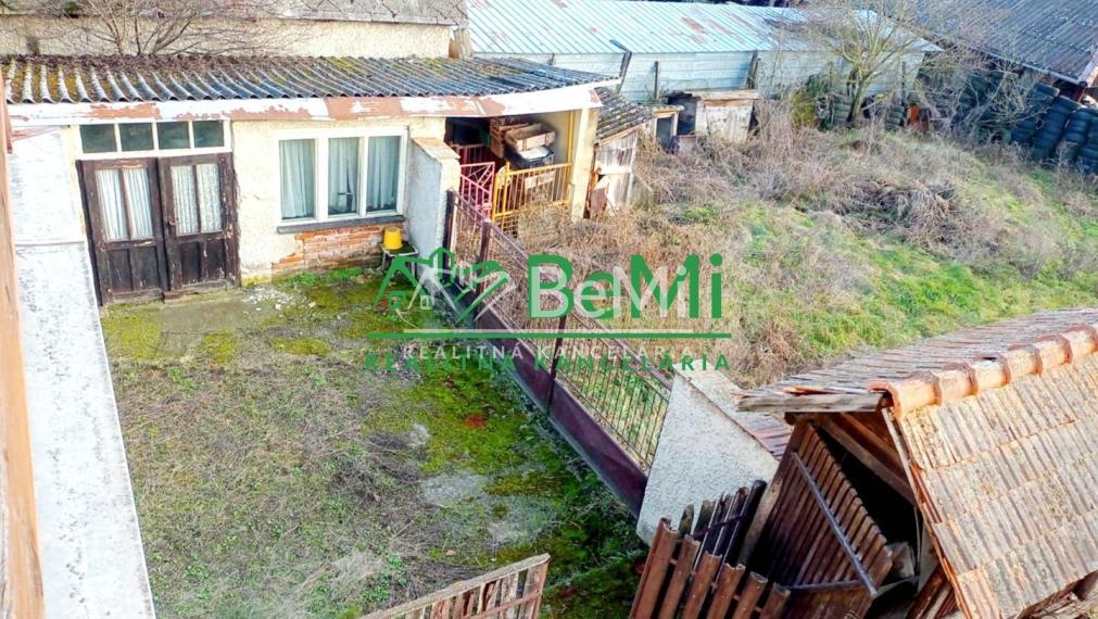 Predaj viacgeneračného rodinného domu - Dolné Semerovce  (044-12-HEKA)