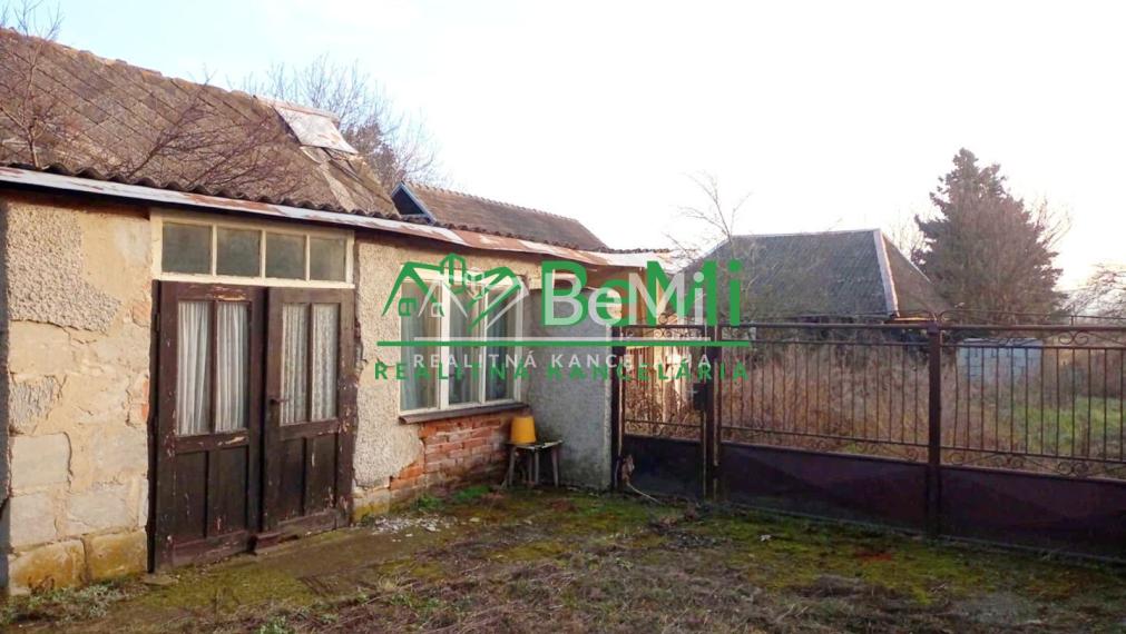 Predaj viacgeneračného rodinného domu - Dolné Semerovce  (044-12-HEKA)