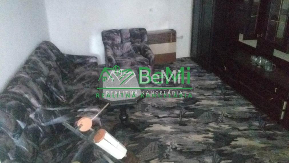 Predaj starší rodinný dom Vráble, NR (107-12-ERF)