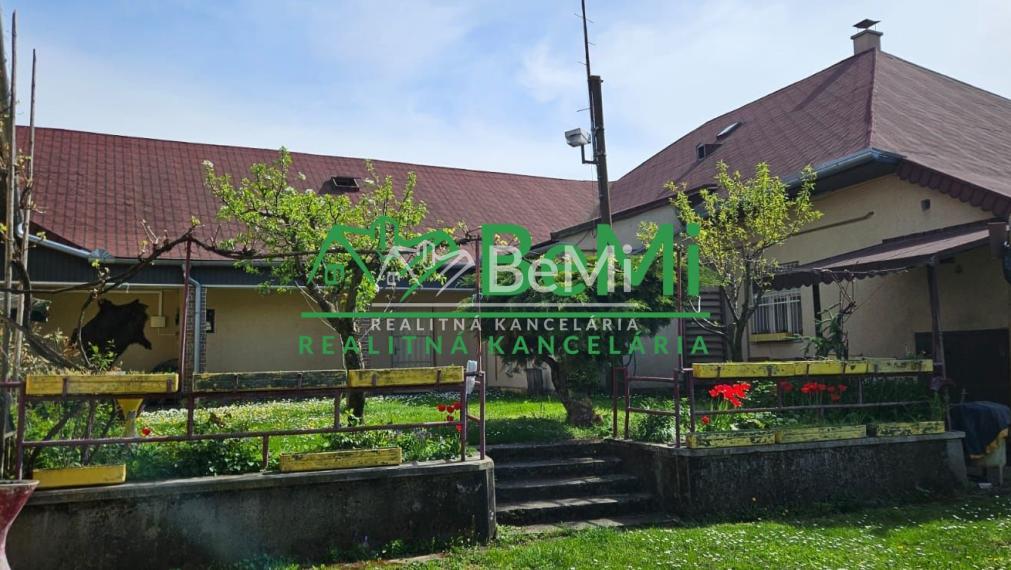 NR - RD - Mojmírovce, centrum obce, 2 bytové jednotky