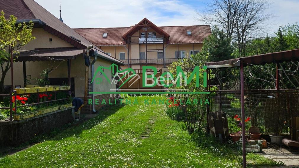 NR - RD - Mojmírovce, centrum obce, 2 bytové jednotky