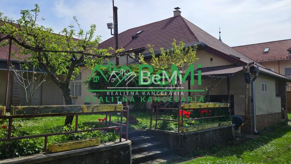 NR - RD - Mojmírovce, centrum obce, 2 bytové jednotky