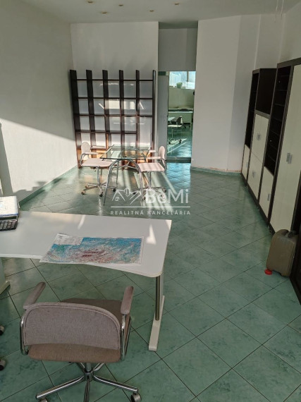 PREDAJ -VÝROBNÁ HALA SO SKLADOVÝMI PRIESTORMI ID 030-18-FIJAa