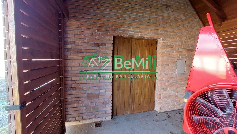 Exkluzívne na predaj vidiecky dom s veľkým pozemkom Jacovce