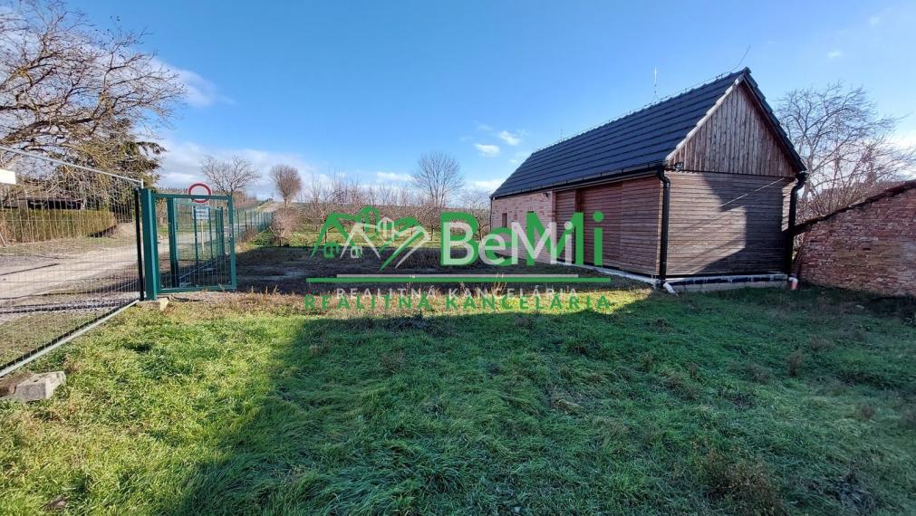 Exkluzívne na predaj vidiecky dom s veľkým pozemkom Jacovce